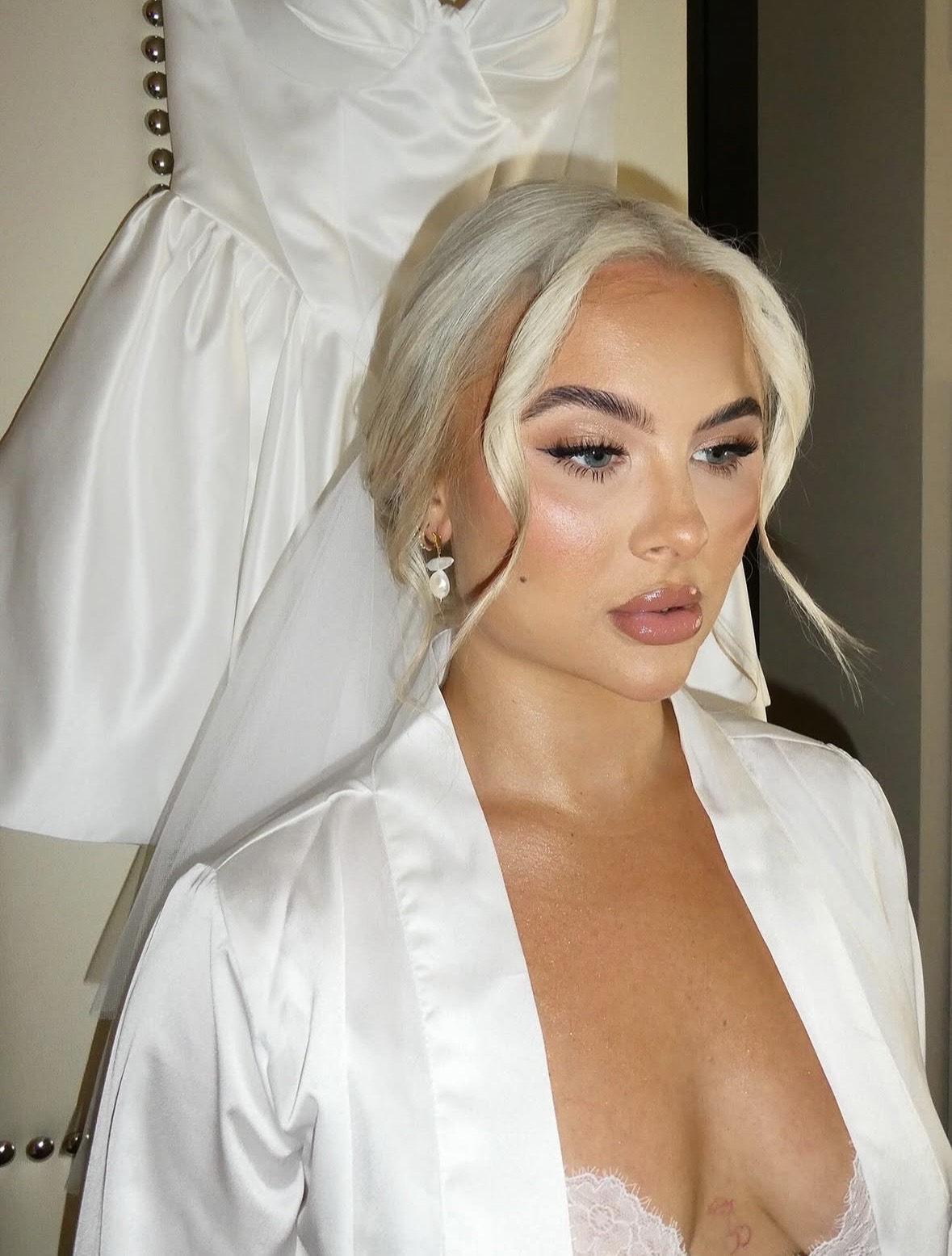 Blonde bridal beauty